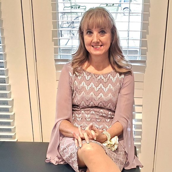 Meet your Posher, Angela - Picture 2 of 3